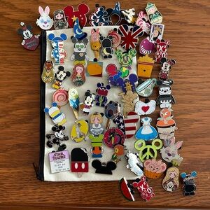PINS DISNEY 55 TOTAL
